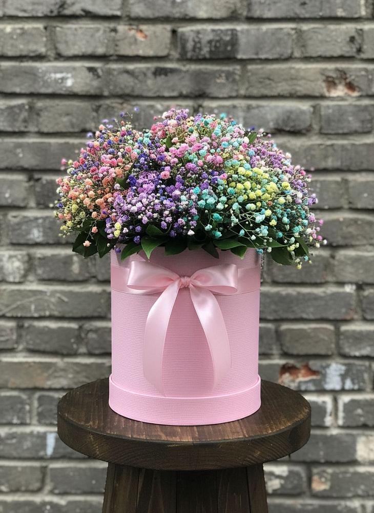Цветочная композиция из Гипсофила и Розы в шляпной коробке в Ишеевке