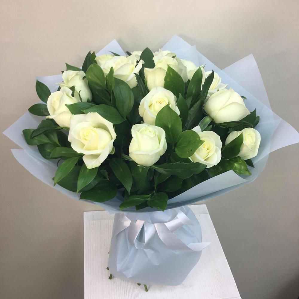 Букет 15 Белых роз Проуд в Ишеевке