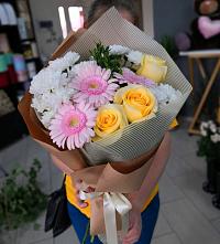 Букет цветов из:  Герберы, Розы и Хризантемы в Ишеевке