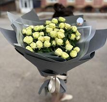 Букет Белые кустовые розы Солинеро в Ишеевке