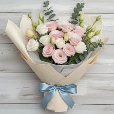 Букет цветов из:  Лизиантусы в Ишеевке