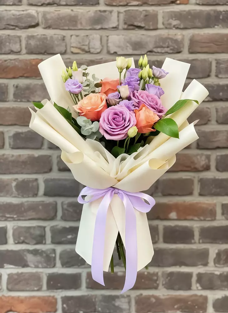 Букет цветов из: Лизиантусы и Розы в Ишеевке