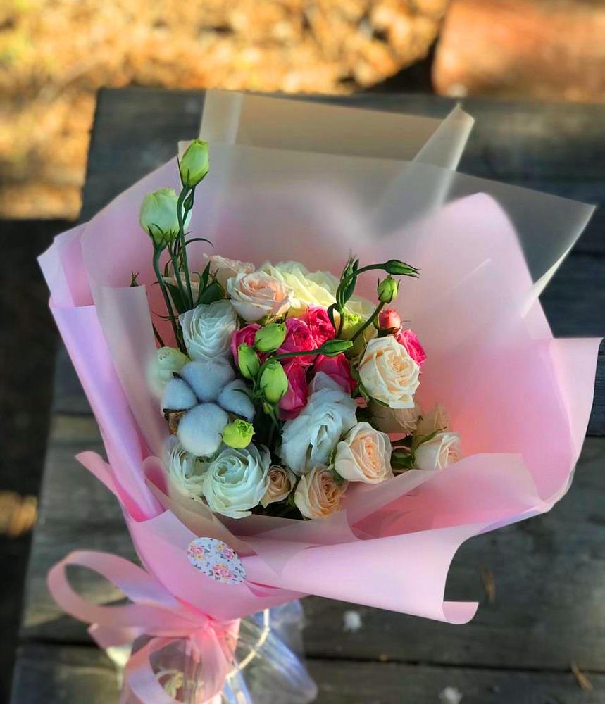 Букет цветов из: Розы и Лизиантусы в Ишеевке