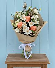 Букет цветов из:  Альстромерии, Лизиантусы, Розы и Хризантемы в Ишеевке