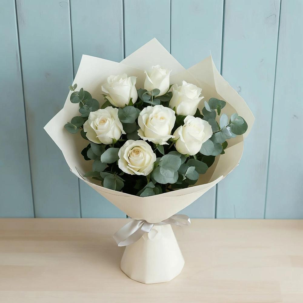 Букет Белые розы в Эвкалипте в Ишеевке