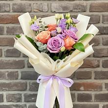 Букет цветов из:  Лизиантусы и Розы в Ишеевке