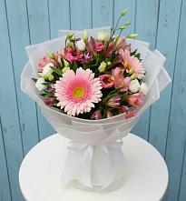 Букет цветов из:  Герберы, Альстромерии и Лизиантусы в Ишеевке