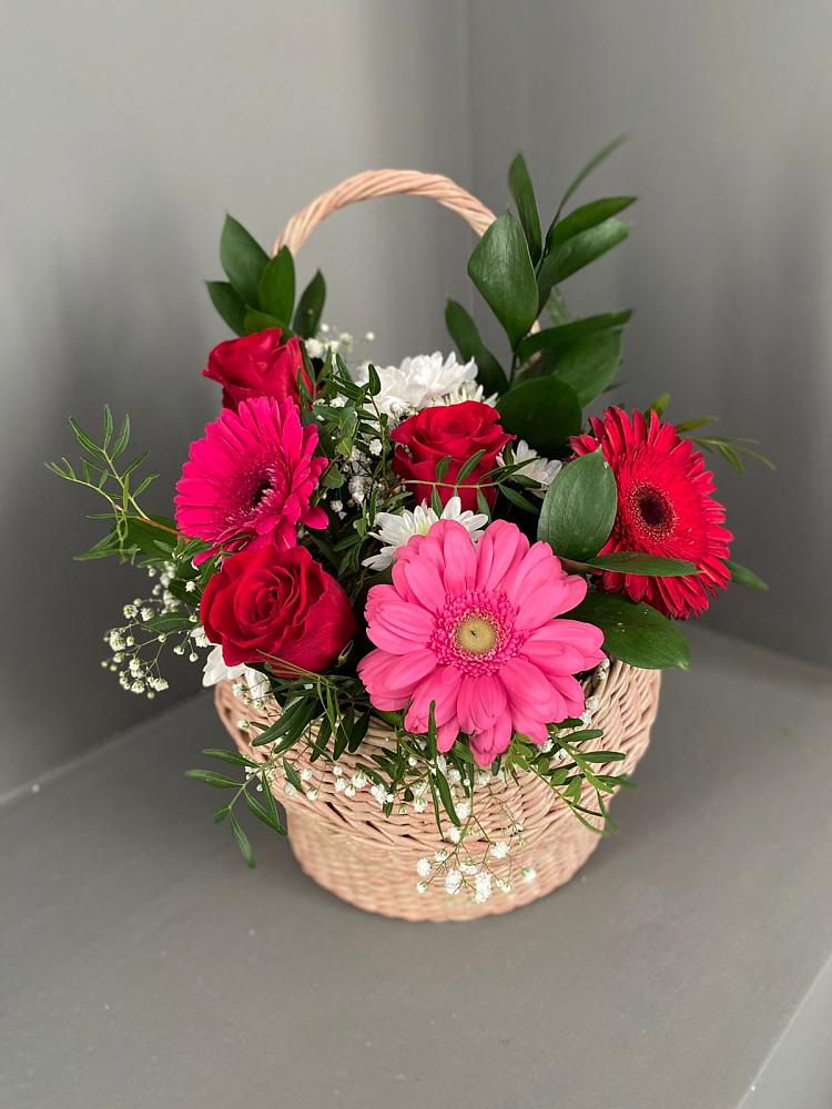 Цветочная композиция из Розы, Хризантемы и Герберы в корзине в Ишеевке