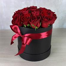 Цветочная композиция из Розы в шляпной коробке в Ишеевке