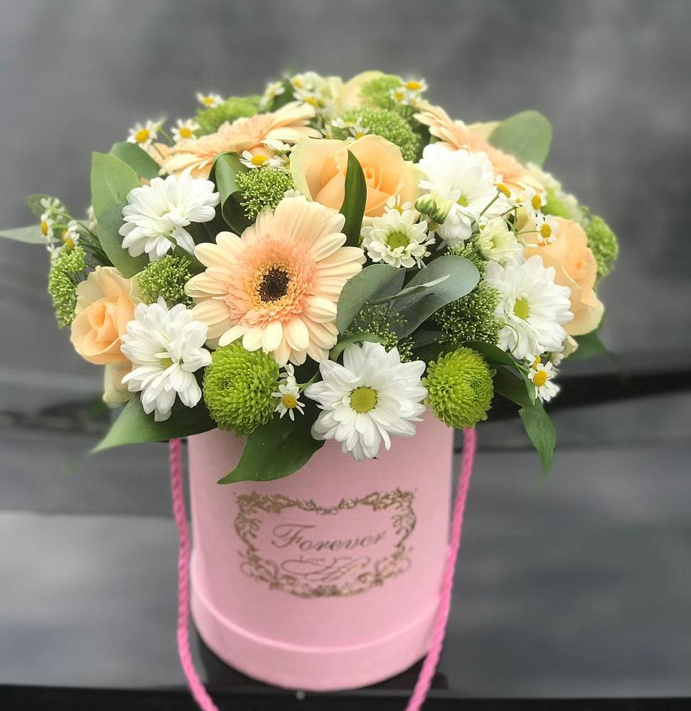 Цветочная композиция из Розы, Герберы и Хризантемы в шляпной коробке в Ишеевке