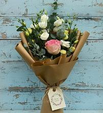 Букет цветов из:  Розы и Лизиантусы в Ишеевке