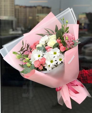 Букет цветов из: Розы, Лизиантусы и Хризантемы в Ишеевке